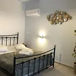 Lefteris Traditional Rooms