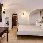 Lava Suites & Lounge