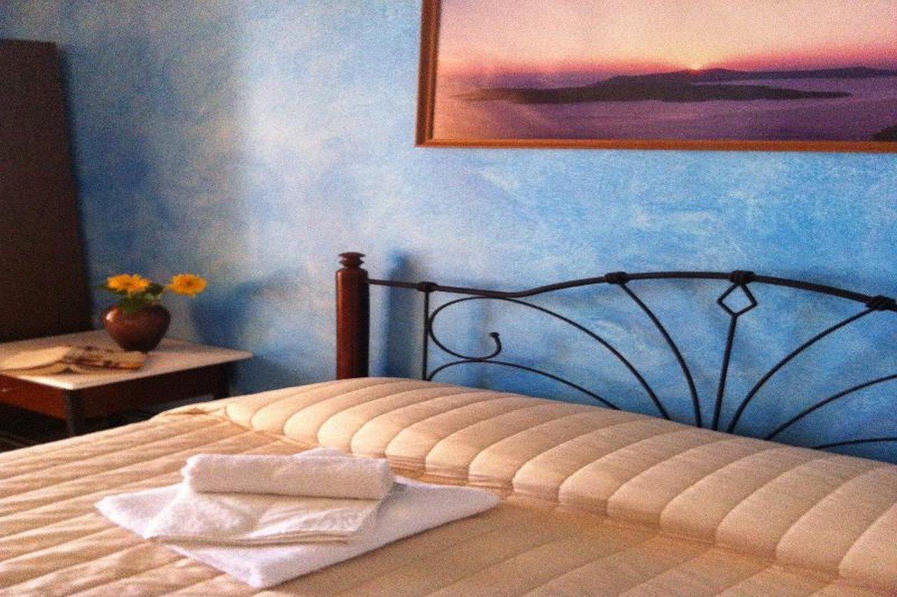Emmanouela & Aparthotel Karterados (Santorini)