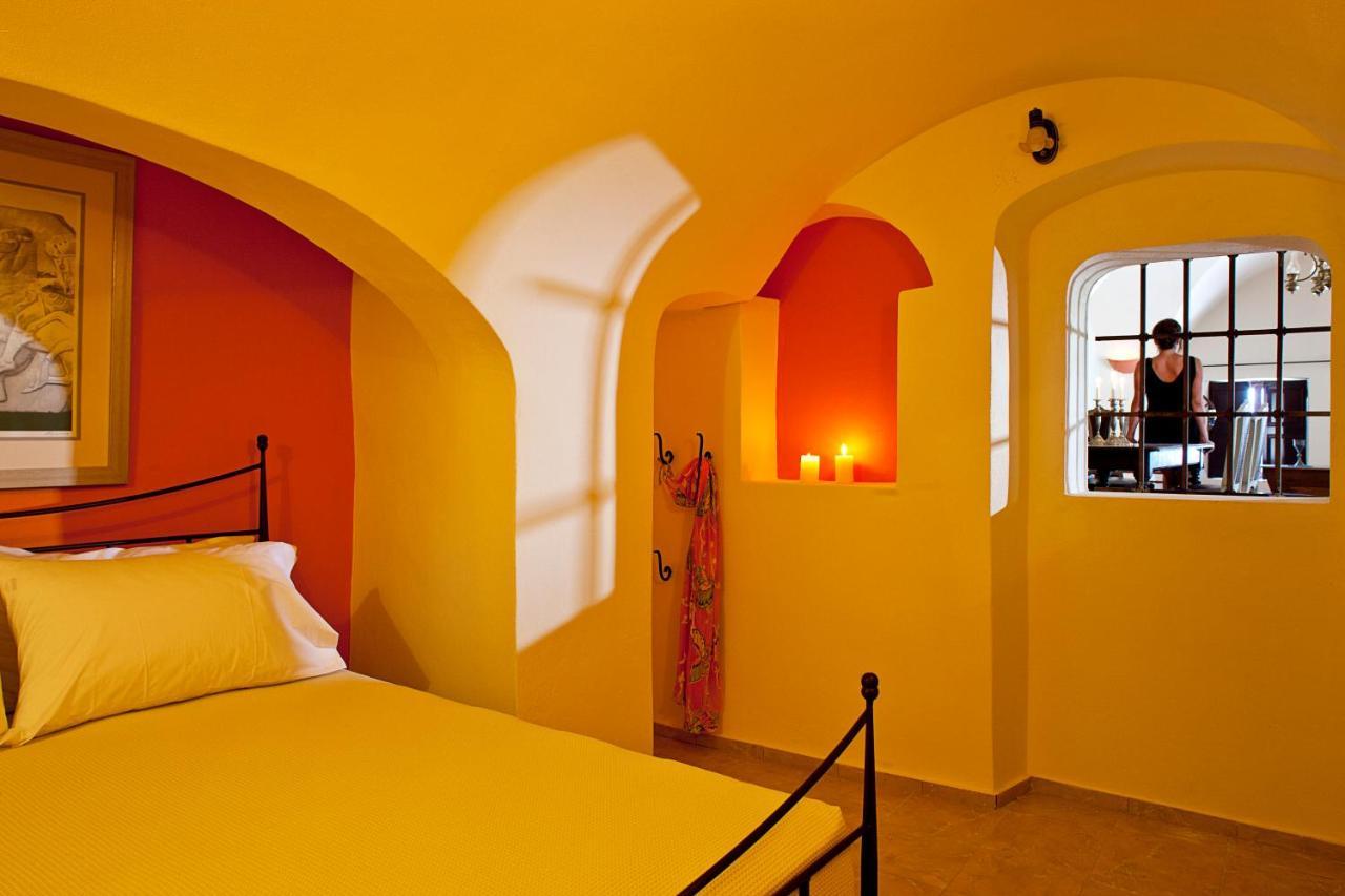 Lava & Lounge 3* Fira (Santorini)