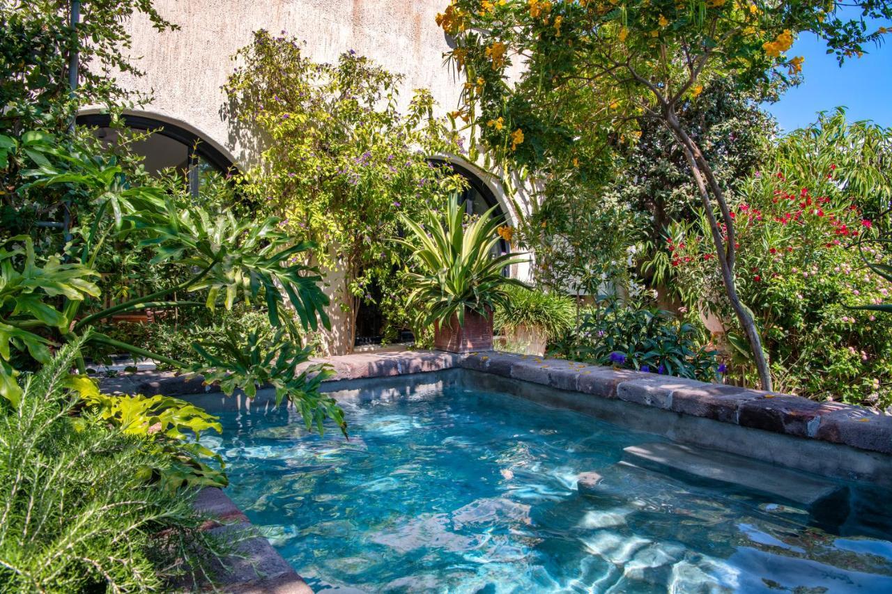 Hiraeth Santorini Guest house