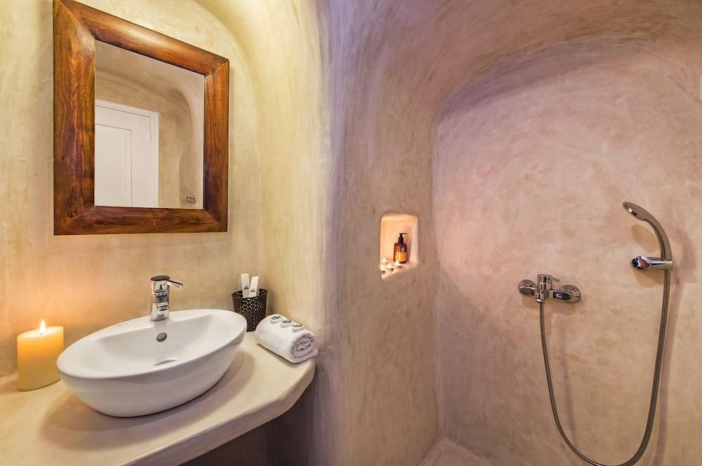 Amelie Canaves By Thireon * Oia (Santorini)