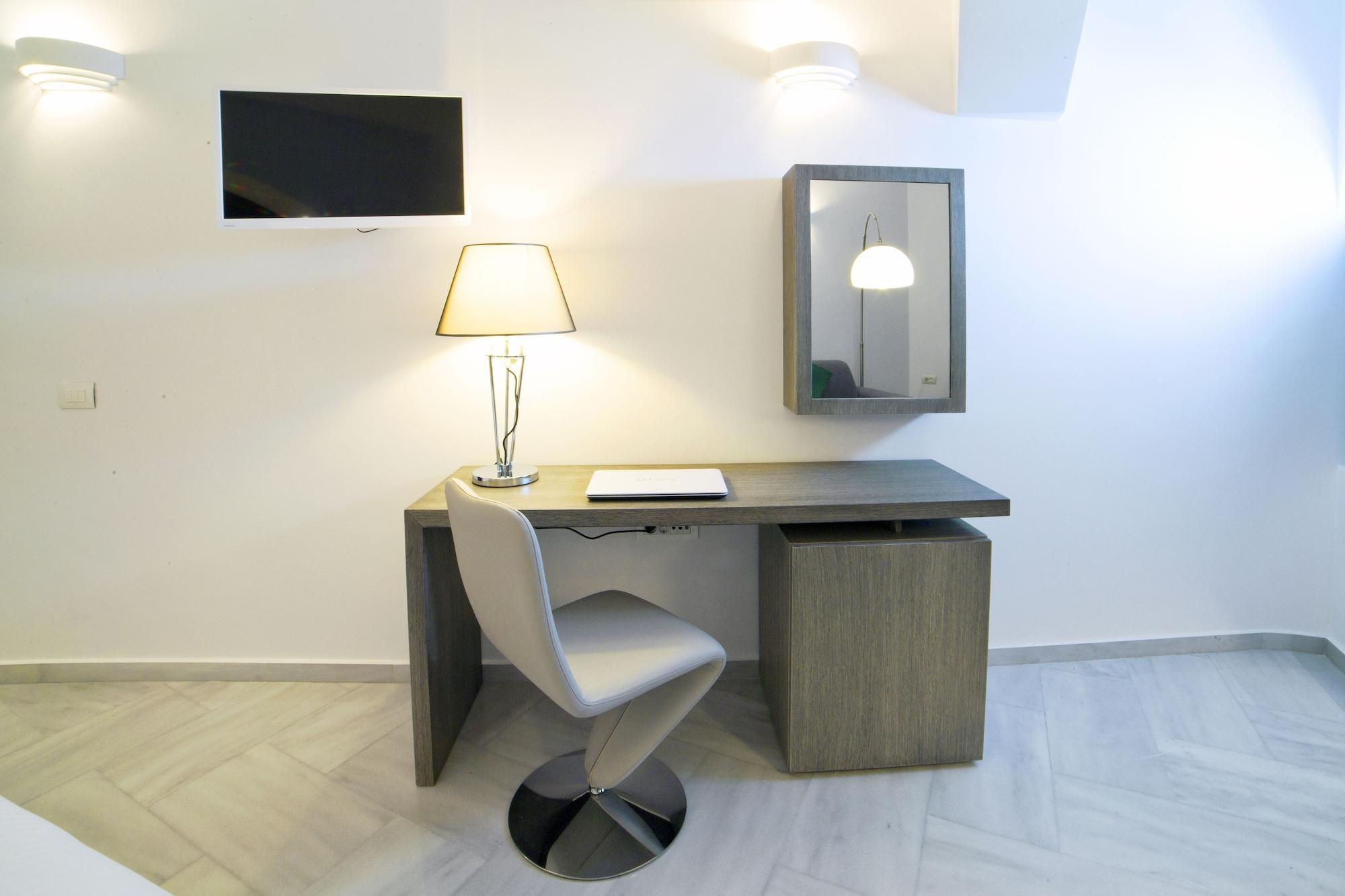Anteliz Hotel Fira (Santorini)
