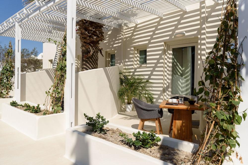 Bed & Breakfast Divelia East 3*