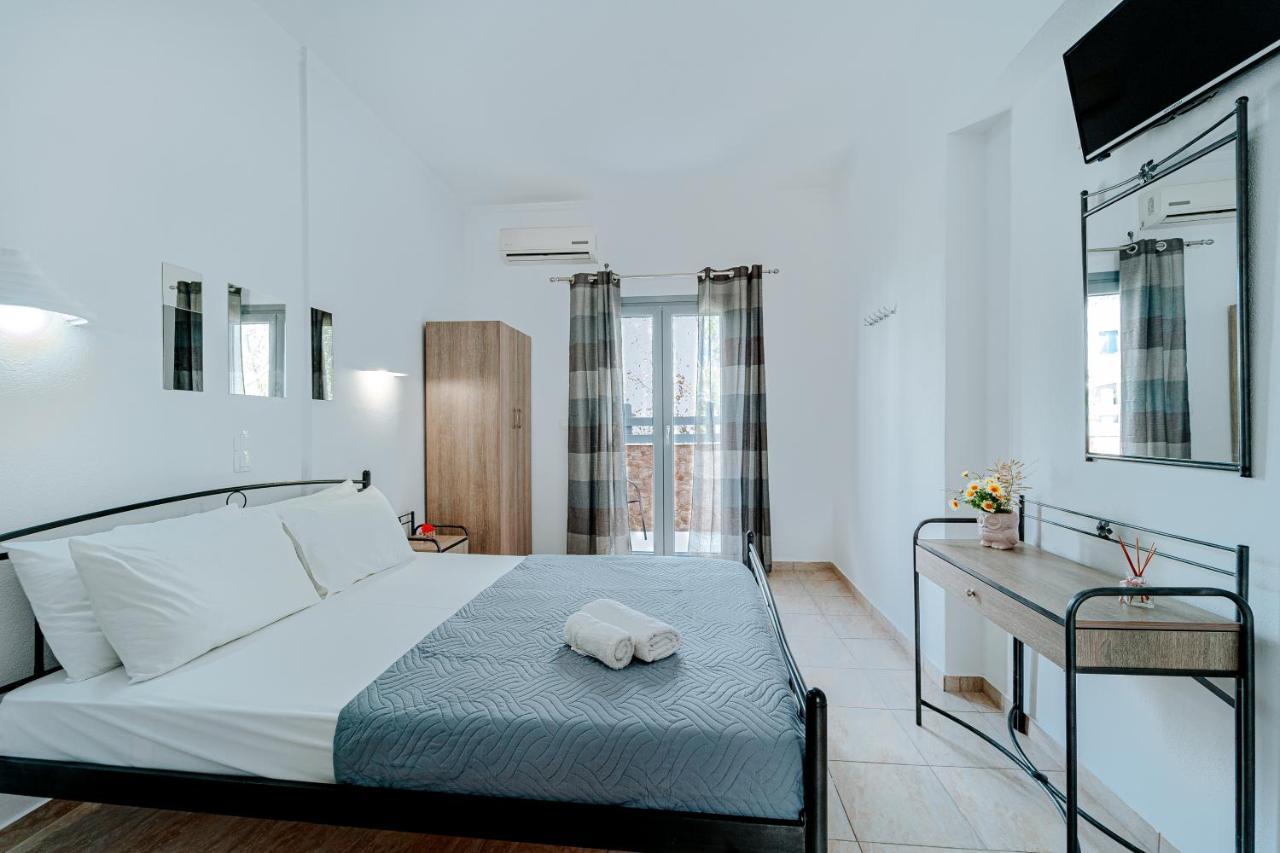 Marousi 2* Perissa (Santorini)