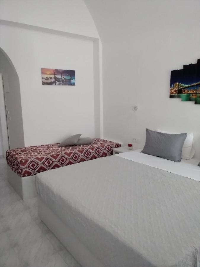 Irineos Apartment Perissa (Santorini)