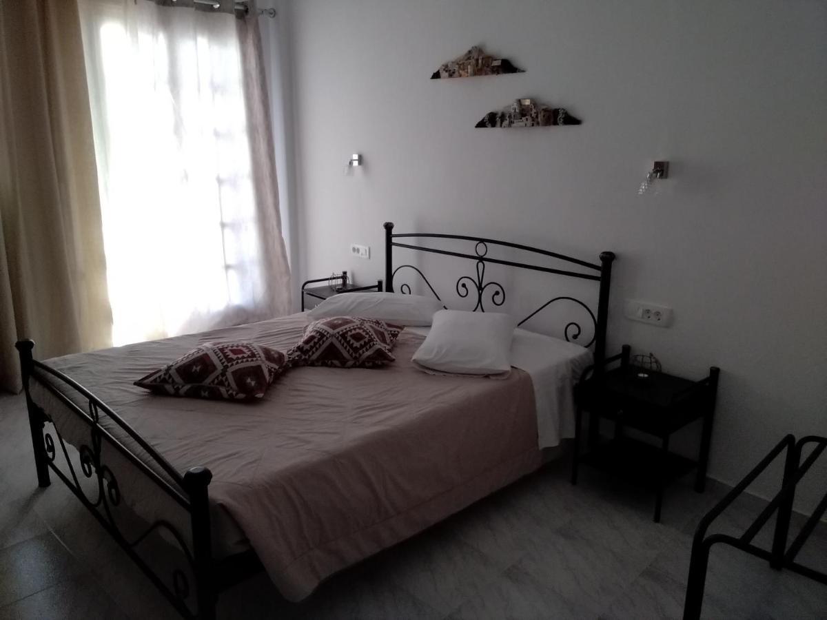 Irineos Apartment Perissa (Santorini)