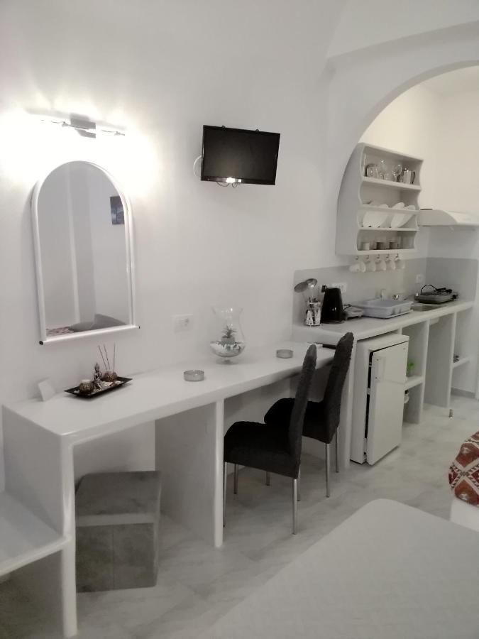 Irineos Perissa (Santorini)
