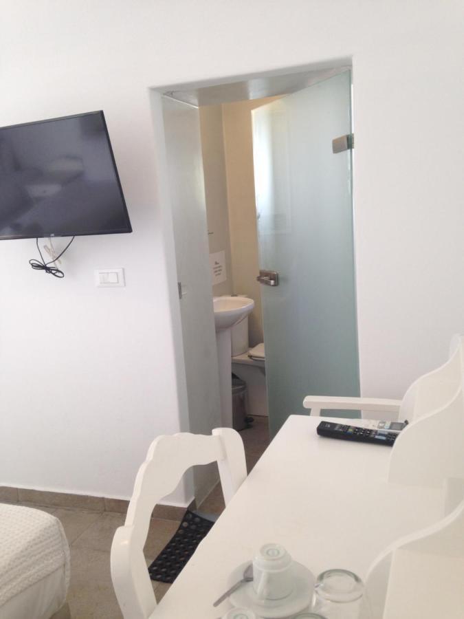 Helios 3* Perissa (Santorini)