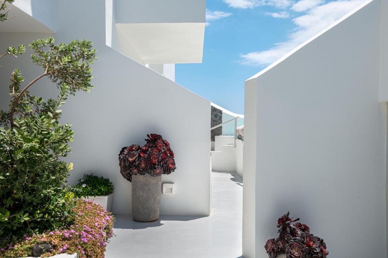 Akra & Hotel Imerovigli (Santorini)