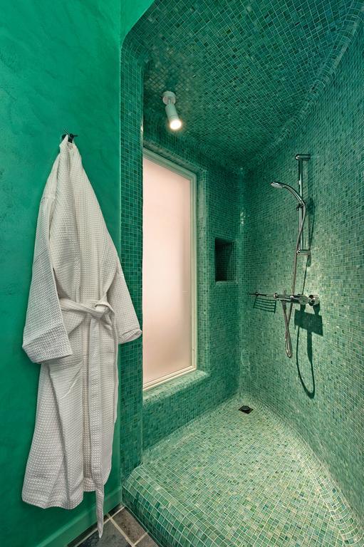 Ananda Apartment *