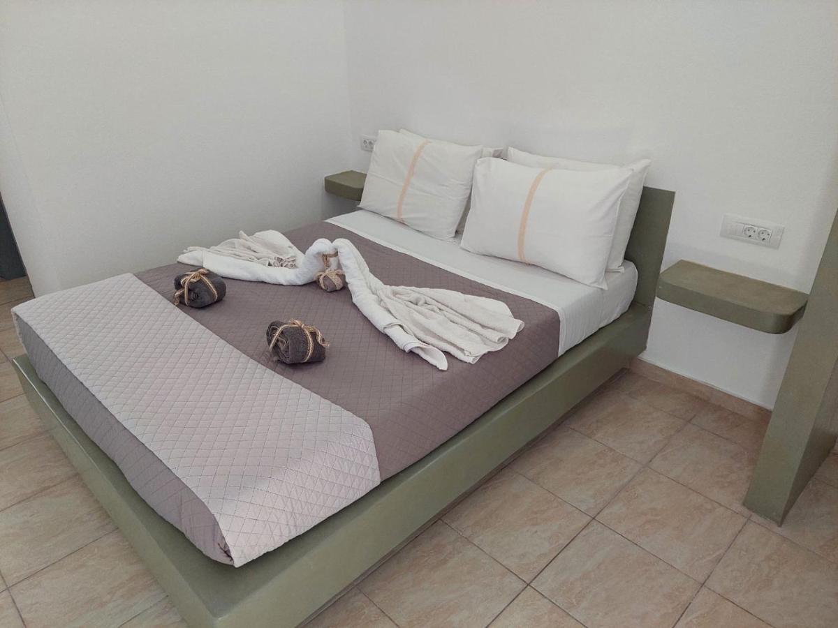 Marousi Perissa (Santorini)