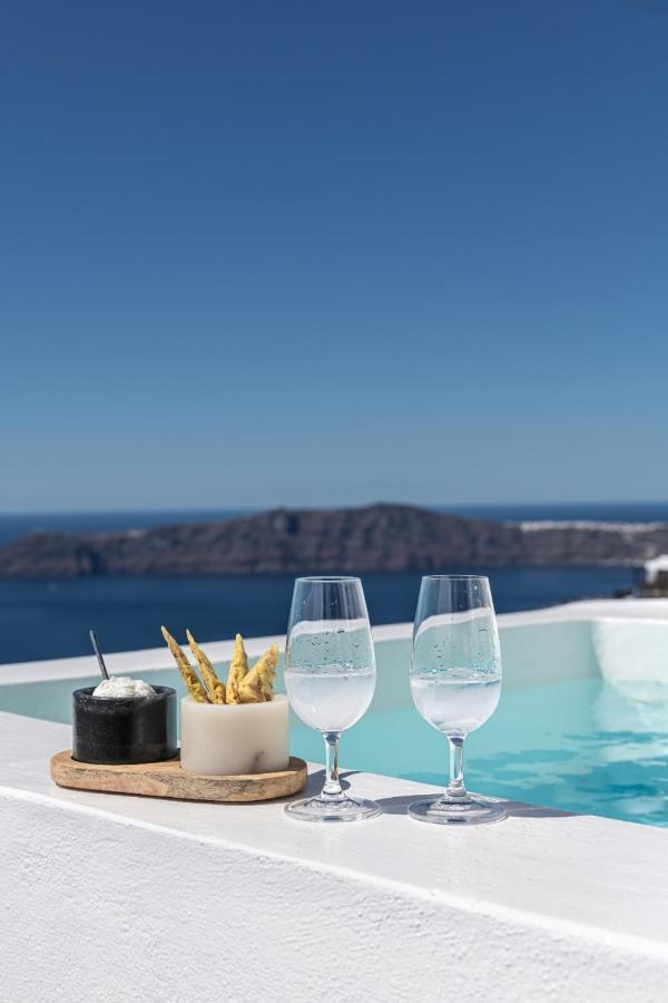 Akra & 3* Imerovigli (Santorini)