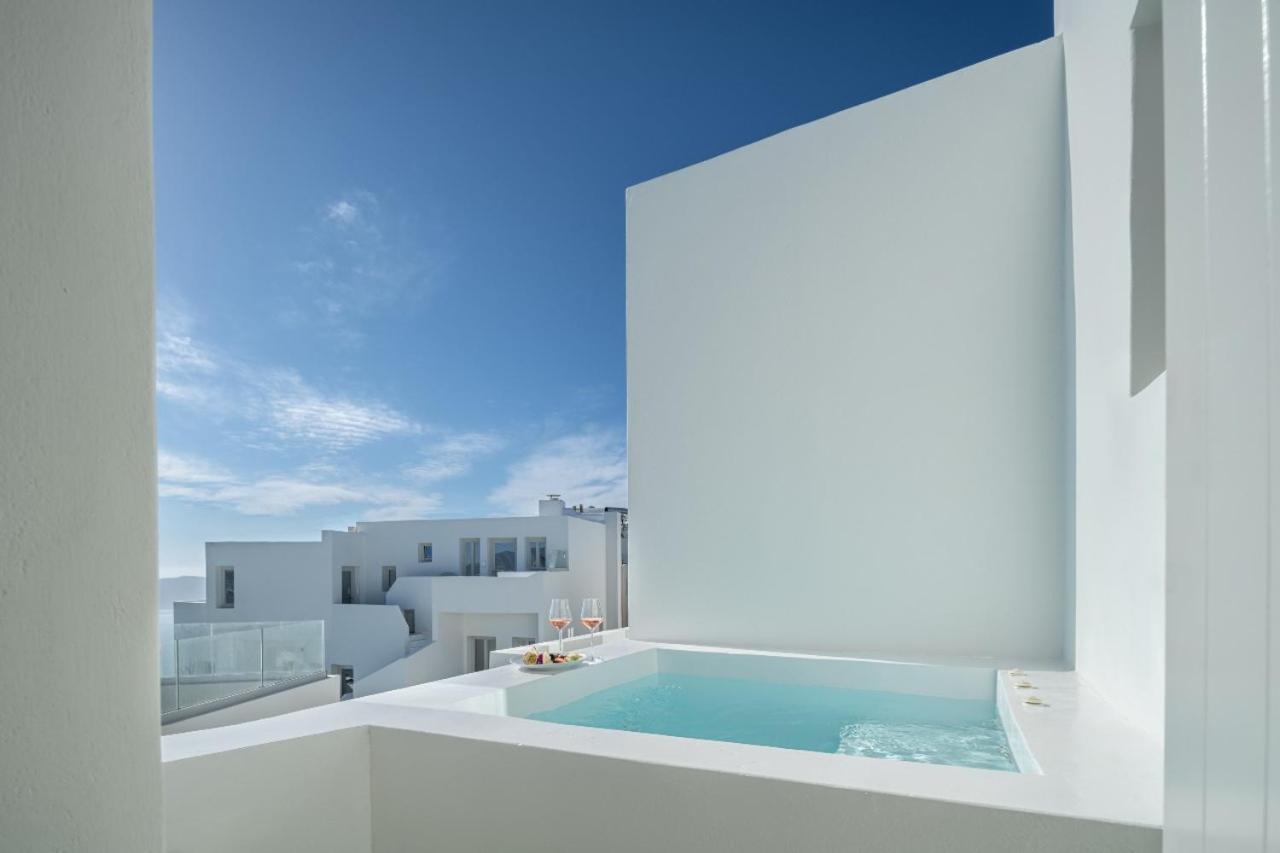 Akra & 3* Imerovigli (Santorini)