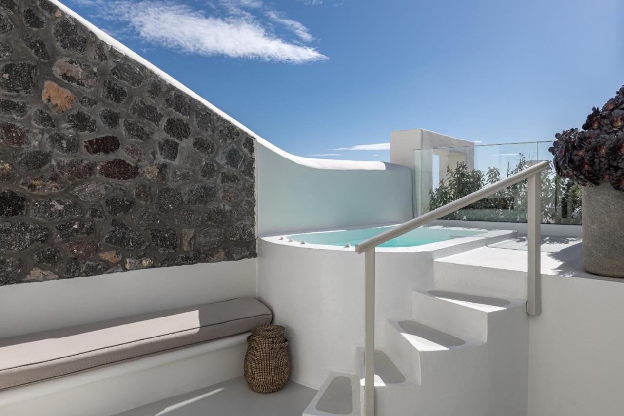 Akra & Hotel Imerovigli (Santorini)