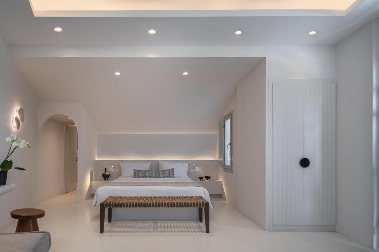 Akra & 3* Imerovigli (Santorini)