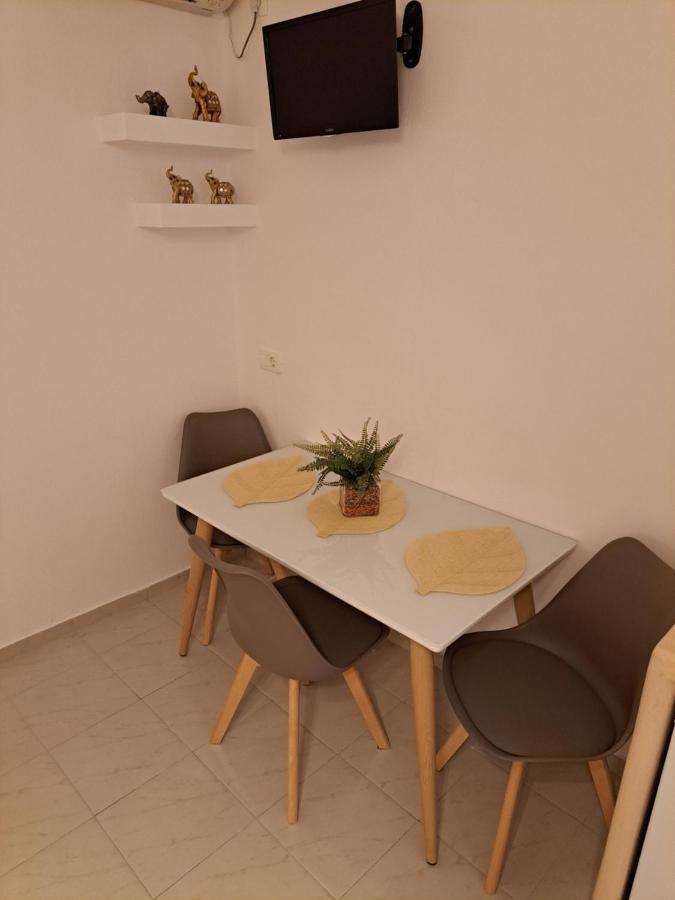 Irineos * Perissa (Santorini)