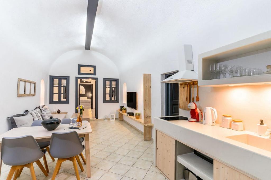 Mardanza House Apartment Imerovigli (Santorini)