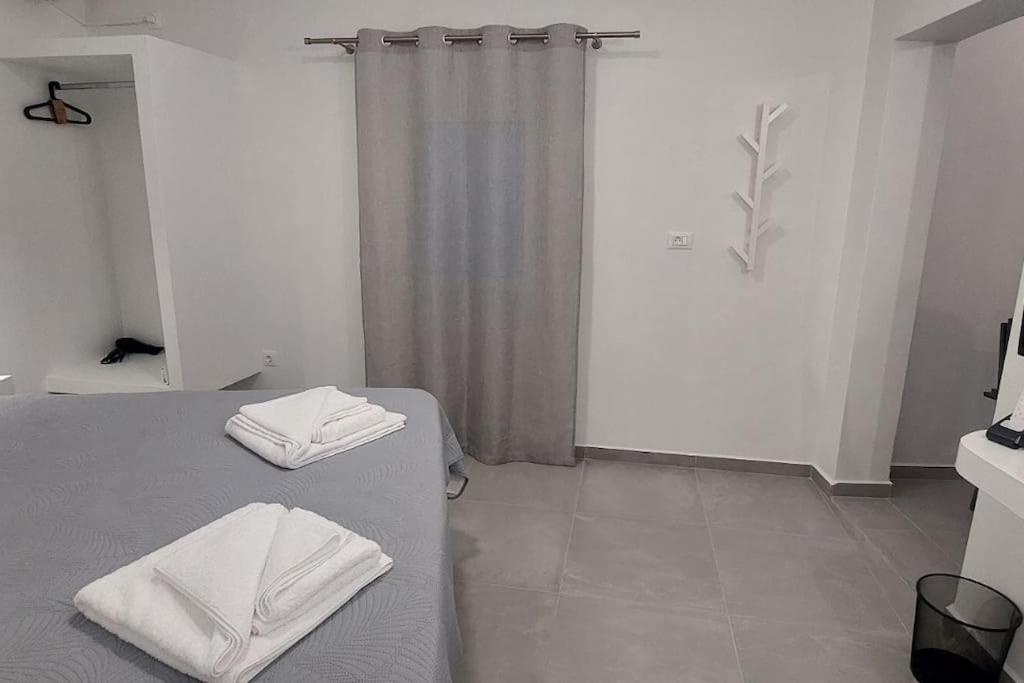 V&n Santorini Holiday home Fira (Santorini)