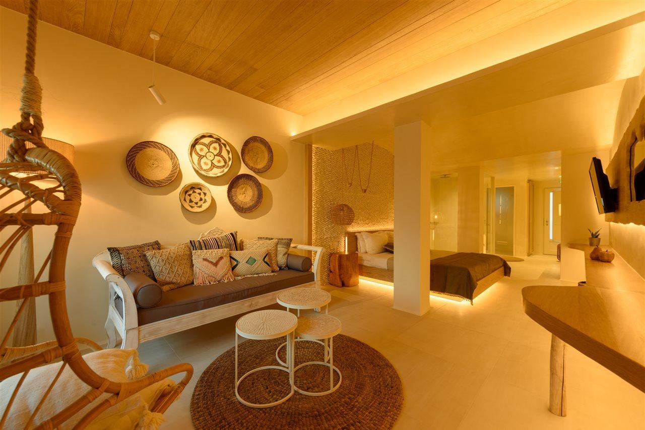 Bed & Breakfast Divelia East 3*
