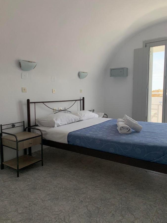 M.g. & Apts Perissa (Santorini)