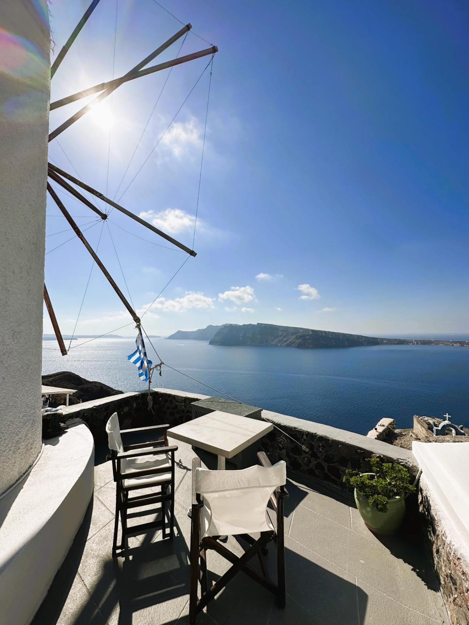 Lioyerma Windmill With Outdoor Hot Tub Oia (Santorini)