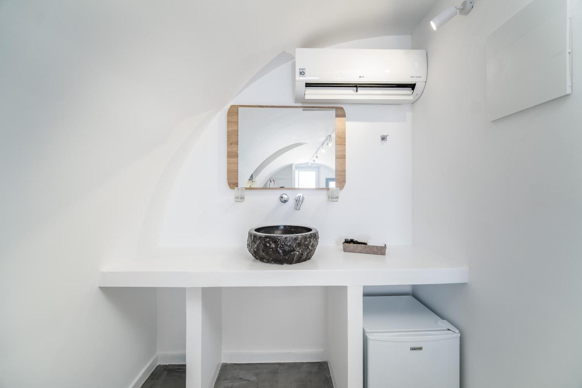 Serenita Luxury 4* Akrotiri (Santorini)