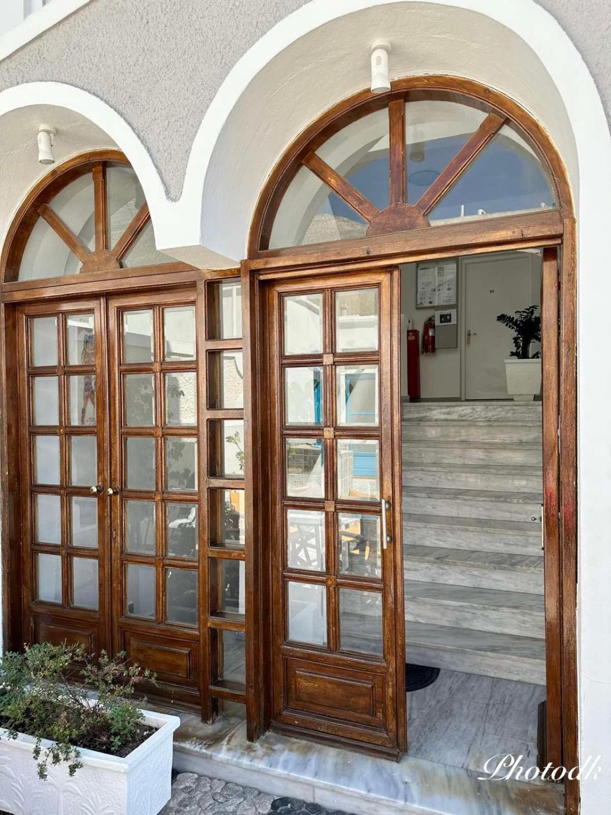 Santa Barbara 3* Perissa (Santorini)