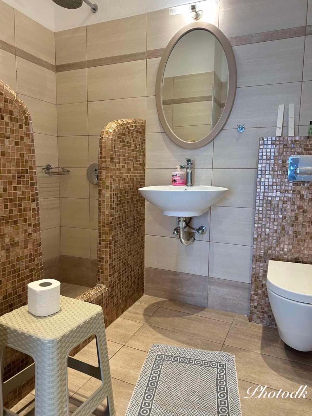 Hotel Santa Barbara Perissa (Santorini)