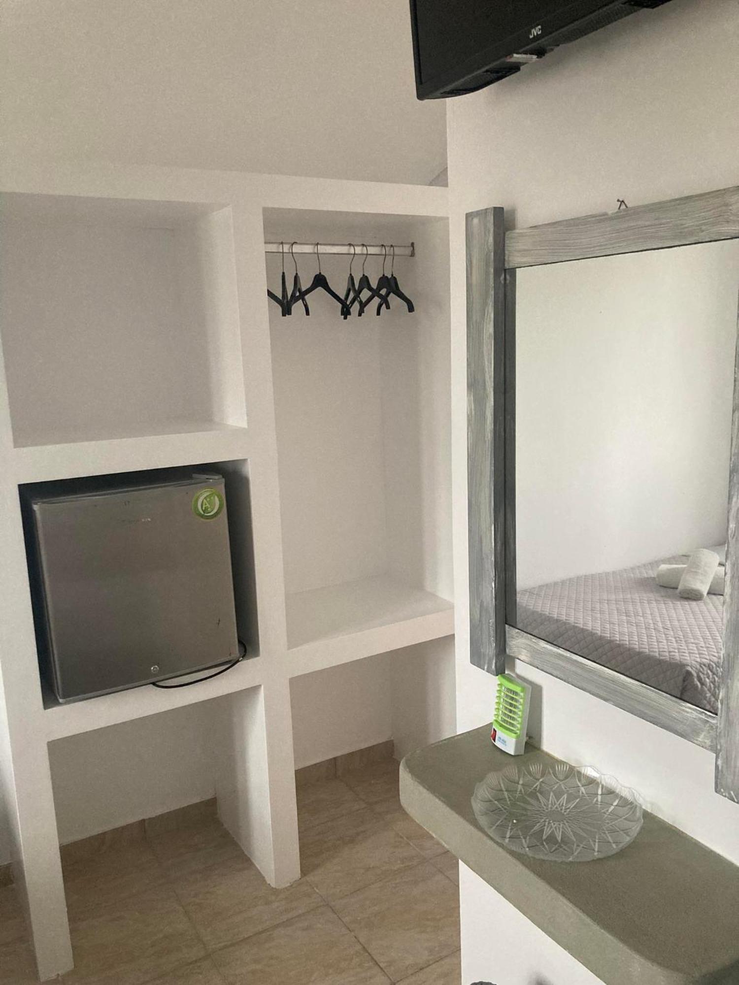 Marousi Aparthotel Perissa (Santorini)