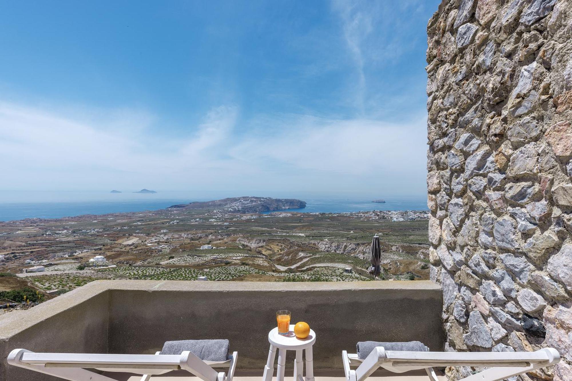 Zatrikion Santorini * Pýrgos