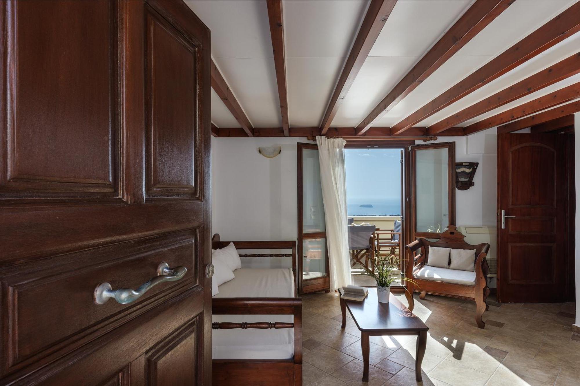 Zatrikion Santorini * Pýrgos