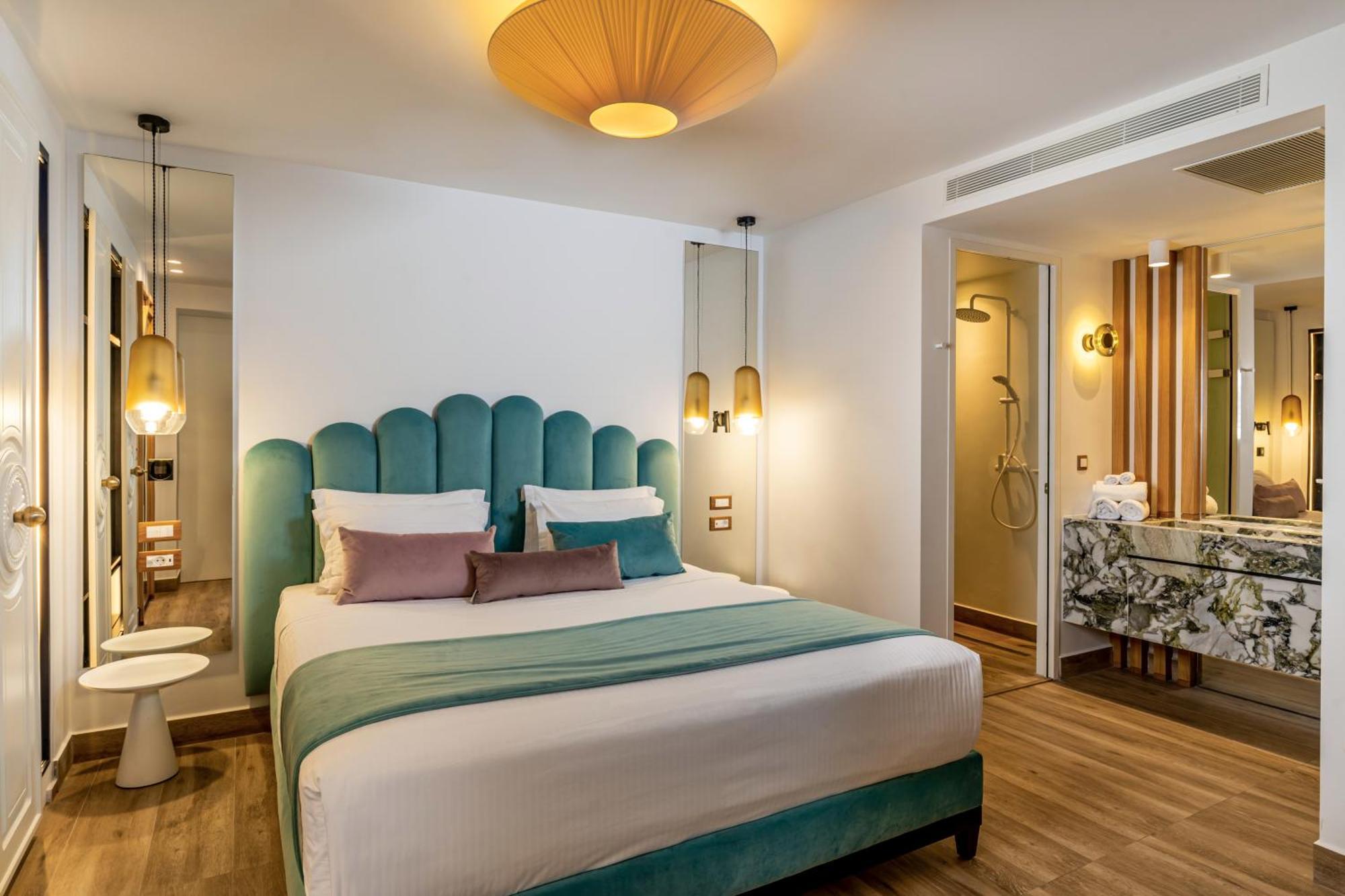 Cresanto Luxury Hotel
