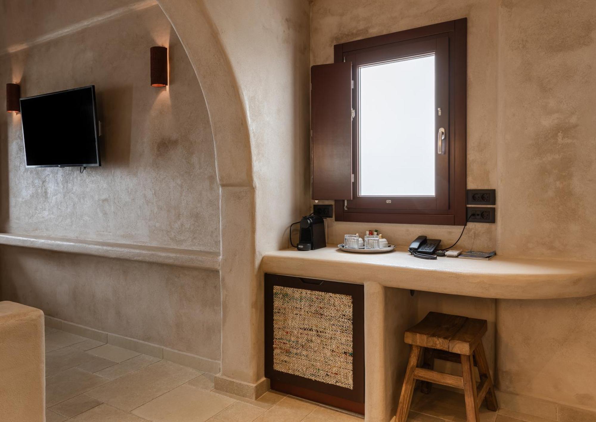 Meroviglia Boutique Imerovigli (Santorini)