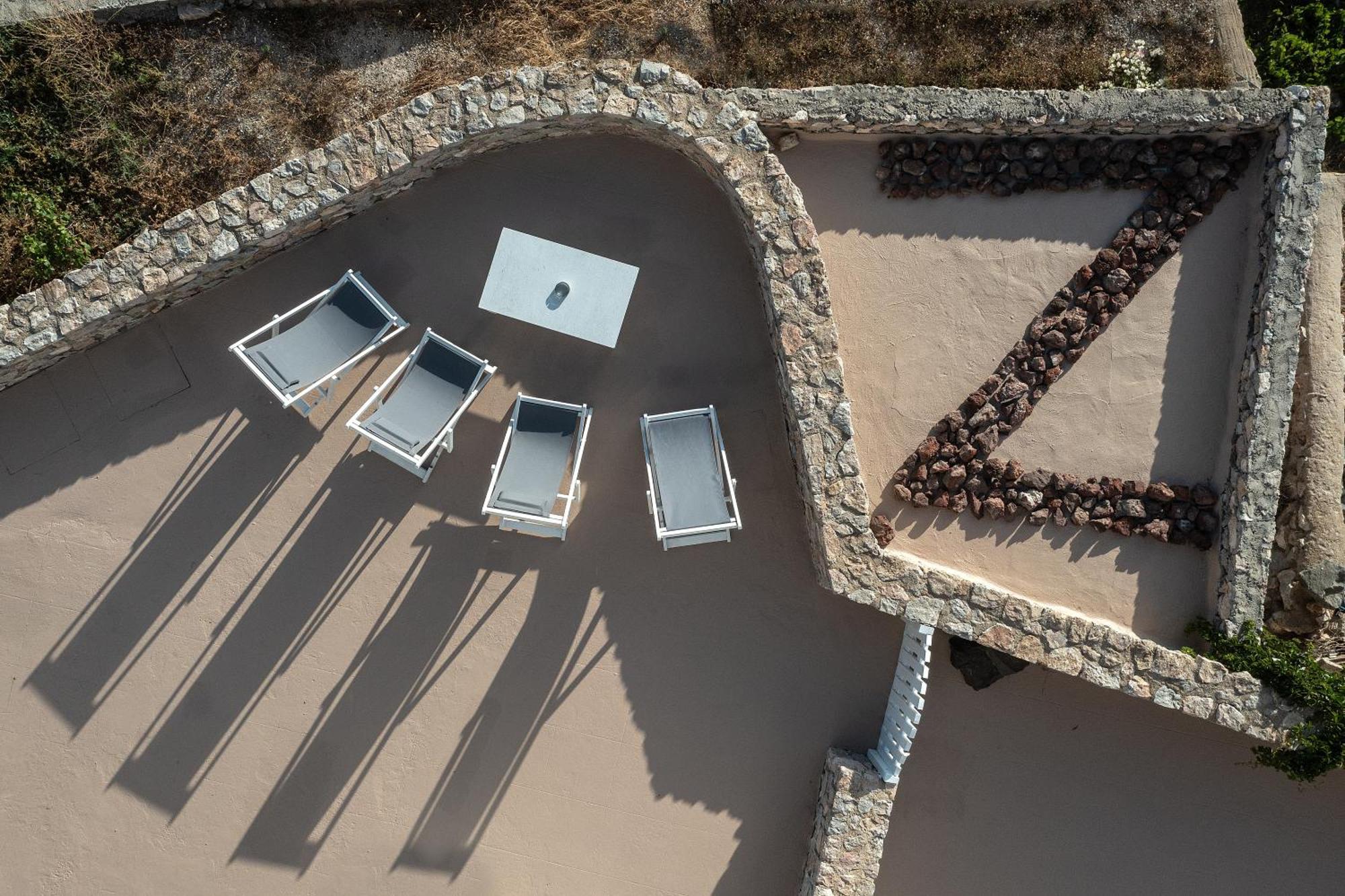 Zatrikion Santorini * Pýrgos