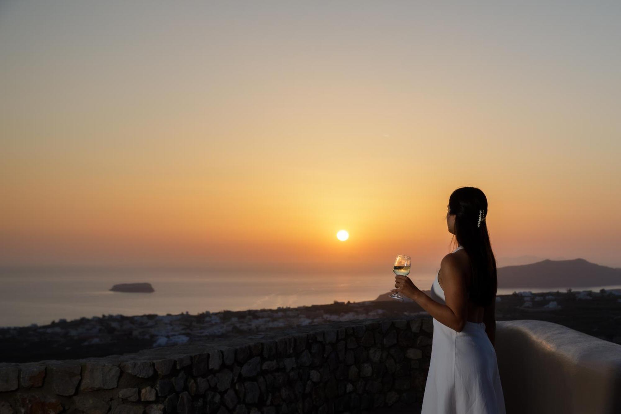 Zatrikion Santorini * Pýrgos