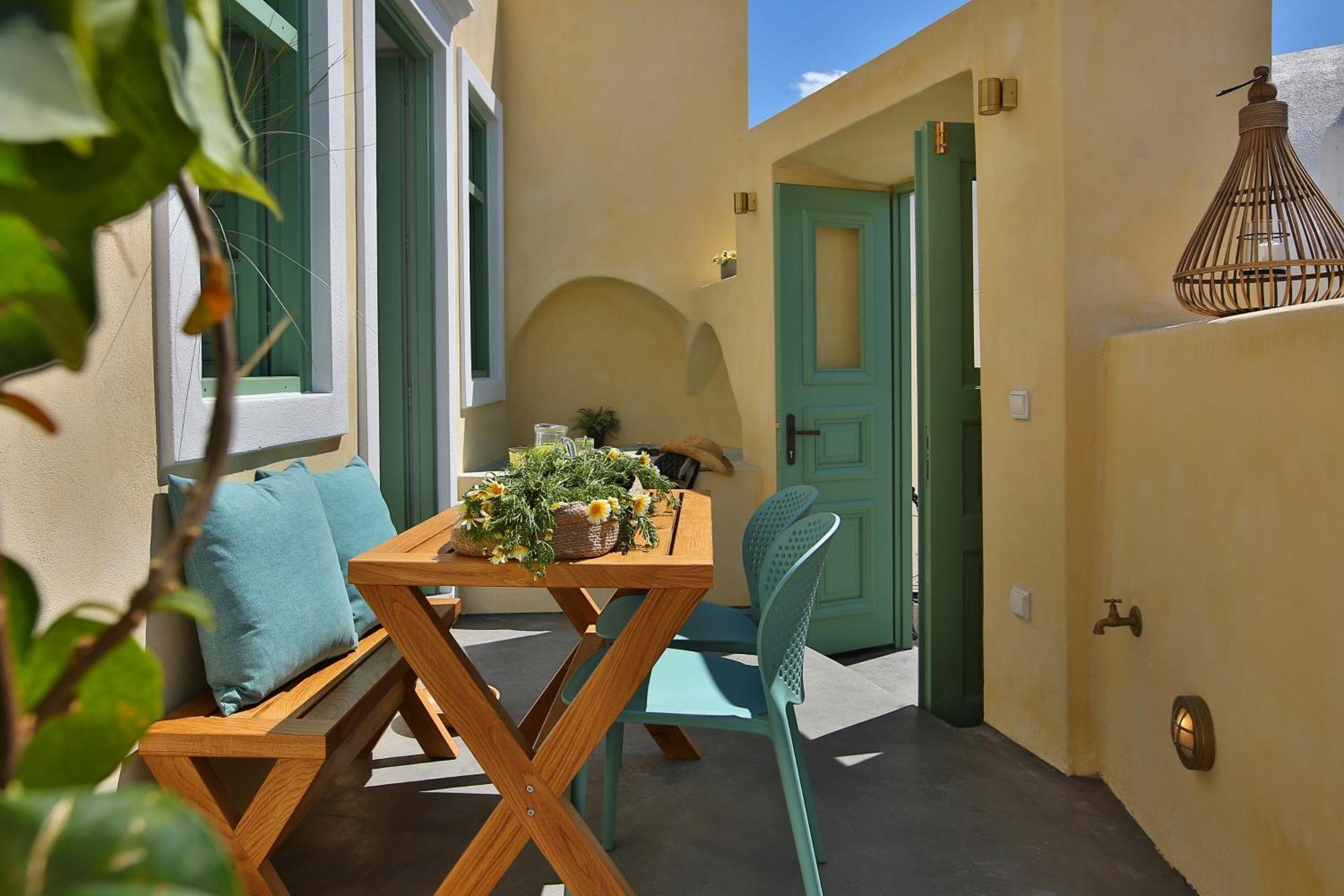 Yellow Orchid Cycladic House Aparthotel
