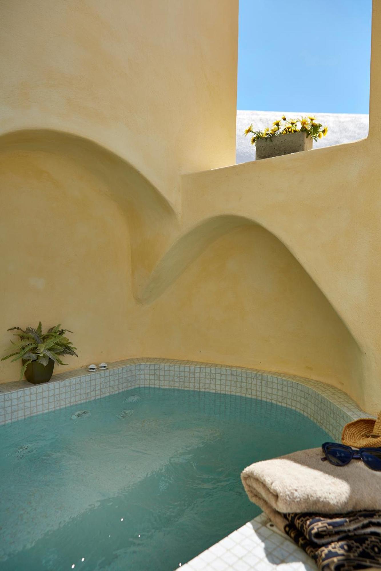 Yellow Orchid Cycladic House Aparthotel *