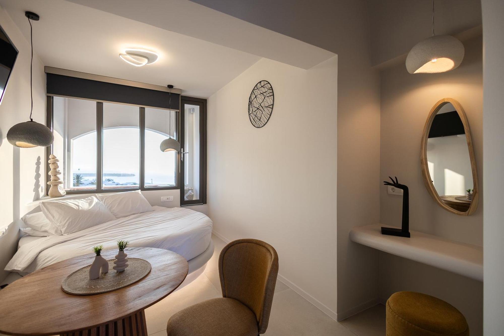 Niabelon Hotel Oia (Santorini)