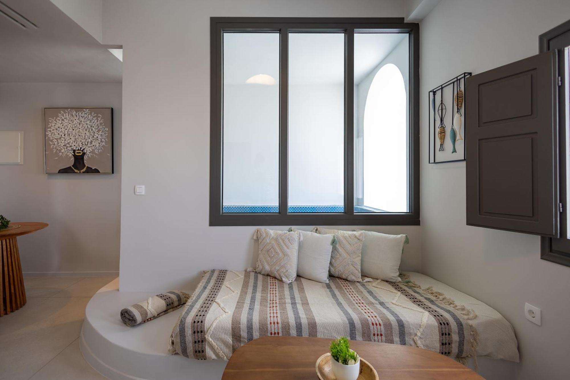 Niabelon Hotel Oia (Santorini)