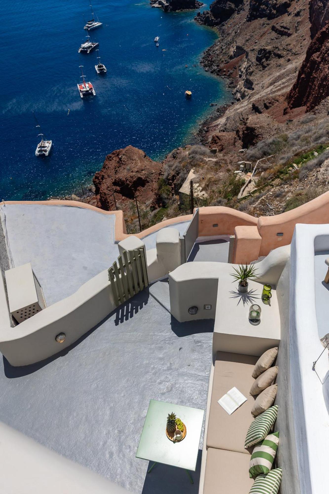 Kyrkos Collection * Oia (Santorini)