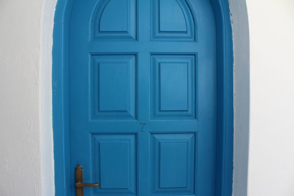 Semprou Perissa (Santorini)