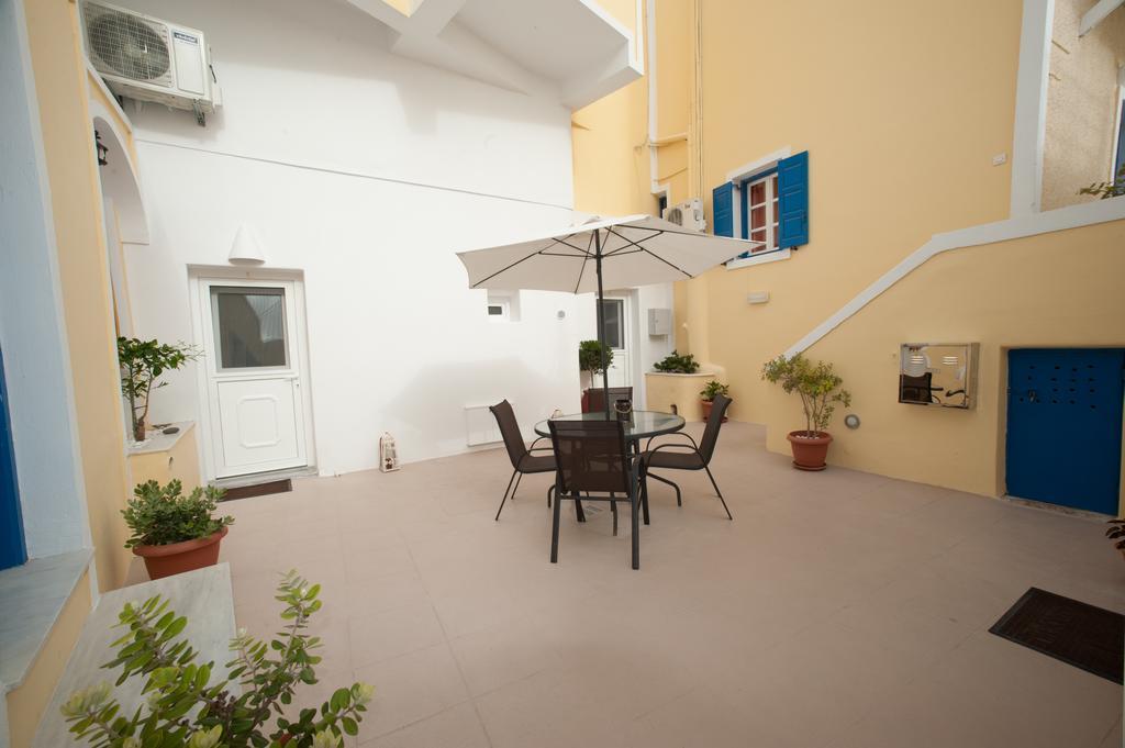 Lefteris Traditional * Fira (Santorini)