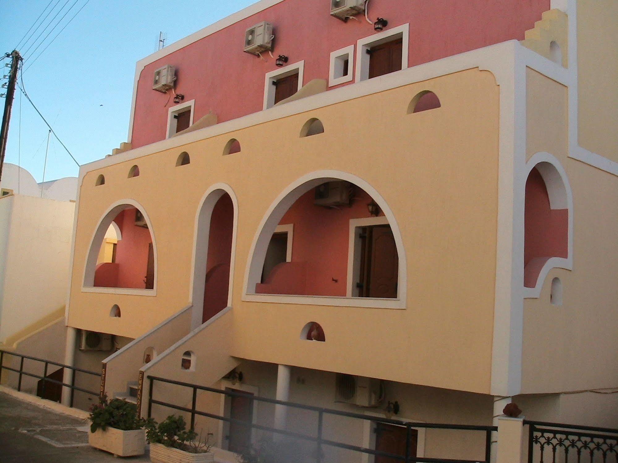 Emmanouela & Aparthotel 2*