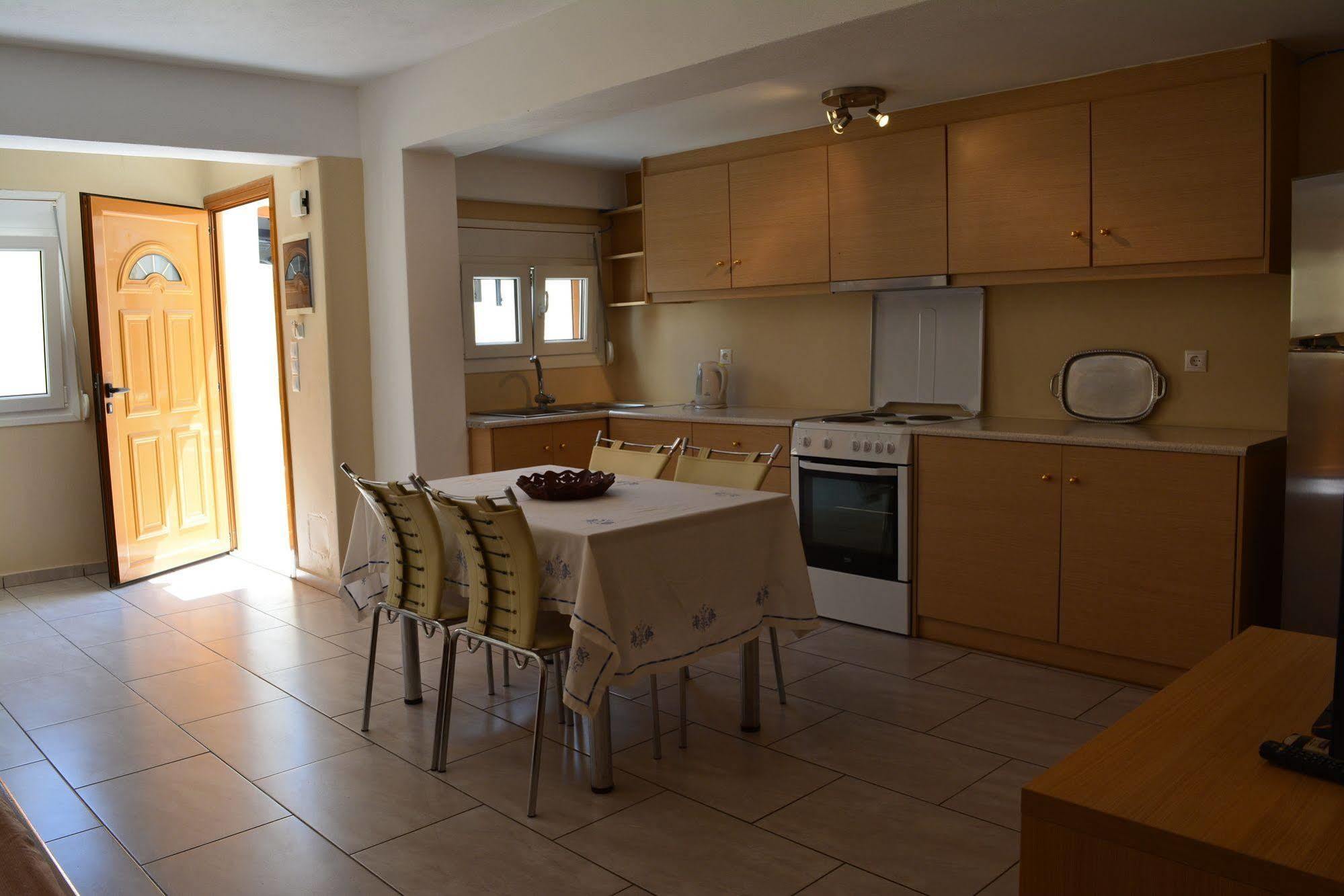 Anemomilos Aparthotel Fira (Santorini)