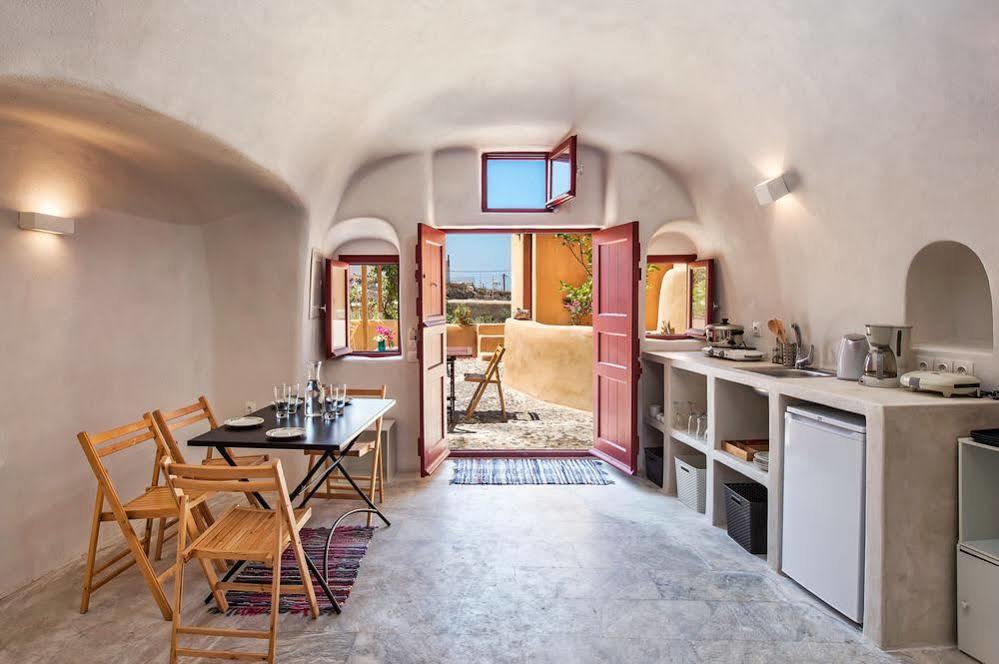 Amelie Canaves By Thireon Oia (Santorini)