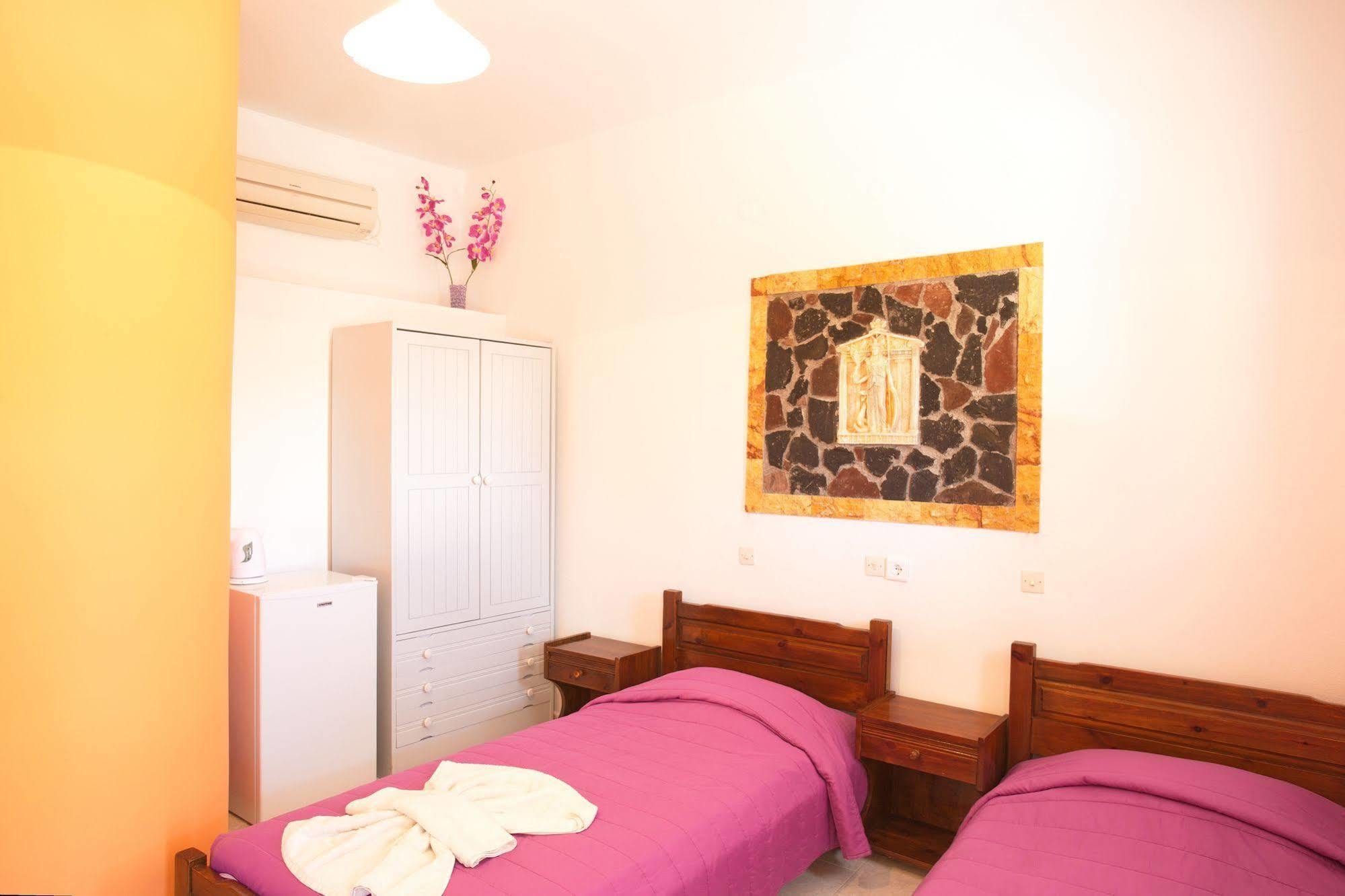 Guest house Plastiras Fira (Santorini)