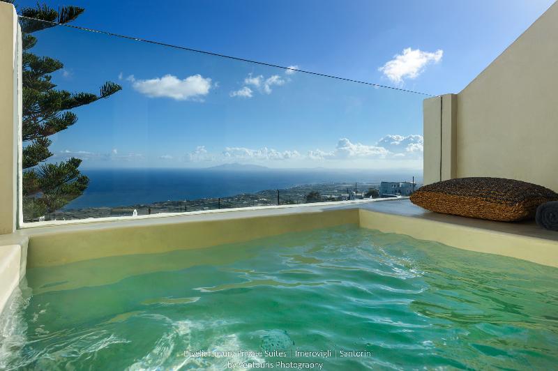 Bed & Breakfast Divelia East 3*
