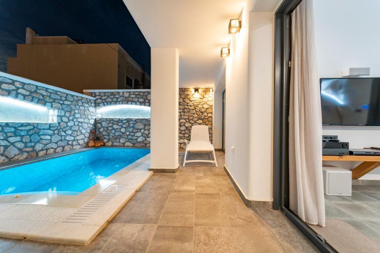 Aurum Villa Kamari (Santorini)