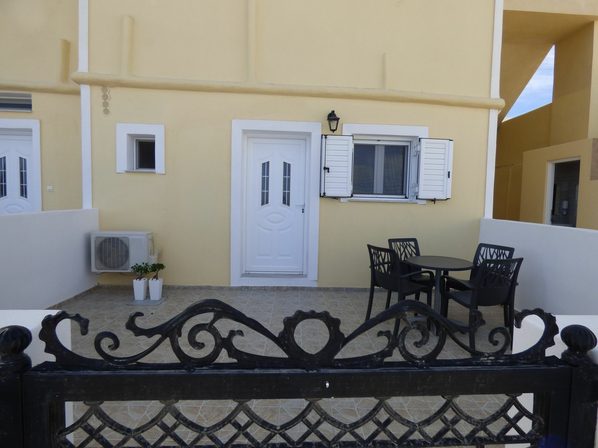 Rampelia Apartment Imerovigli (Santorini)
